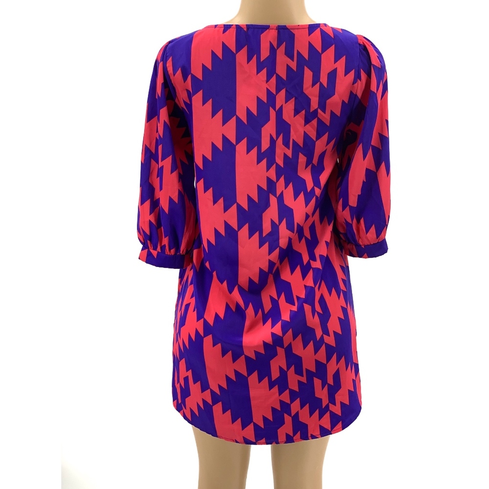 Everly Geometric Mini Shift Dress - Picture 2 of 8